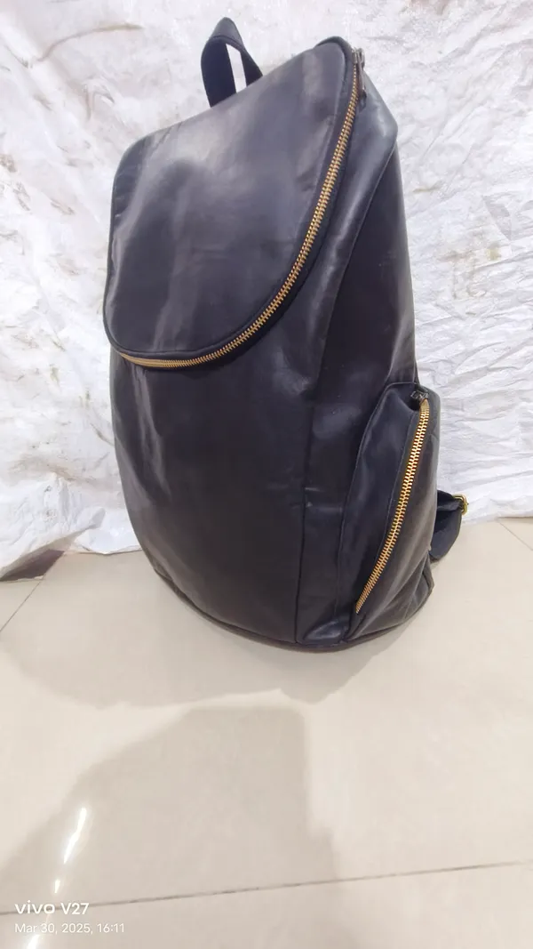 Black_Full_Grain_Genuine_Leather_With_Brass_Zippers_Backpack_For_Unisex