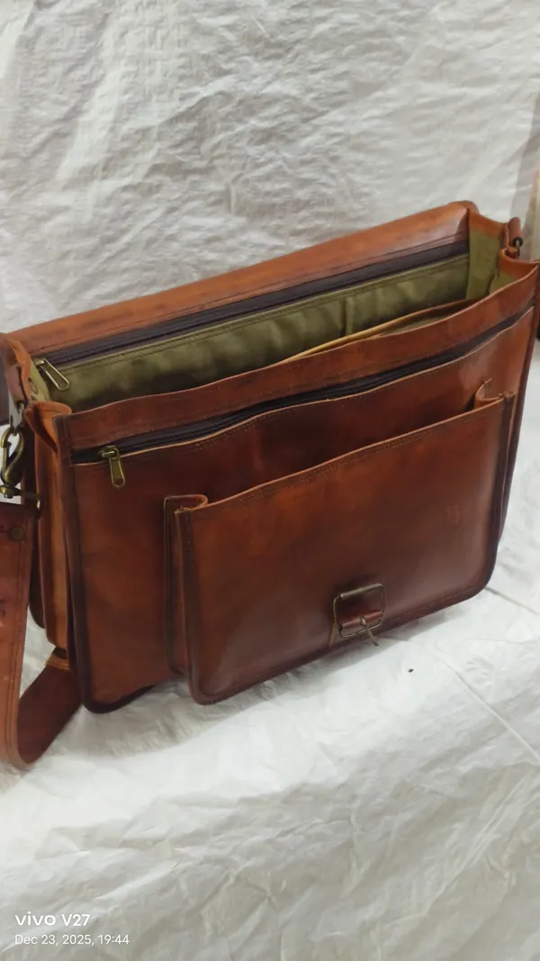 Antique_Brown_Top_Grain_Leather_Messenger_Bag_For_Unisex