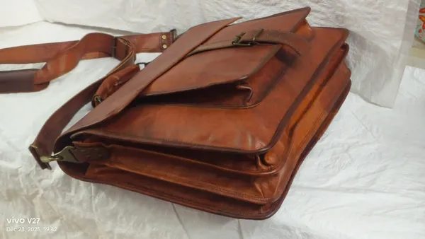 Antique_Brown_Top_Grain_Leather_Messenger_Bag_For_Unisex
