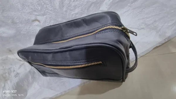 Black_Full_Grain_Genuine_Leather_Toiletry_Bag_For_Unisex