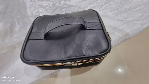Black_Full_Grain_Genuine_Leather_Toiletry_Bag_For_Unisex