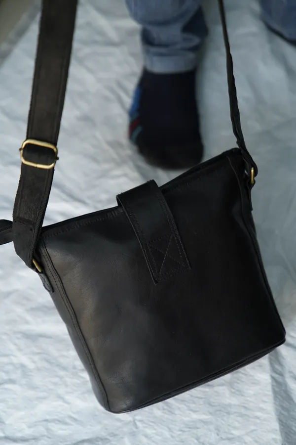 Black_Full_Grain_Buff_Leather_With_Brass_Hardware_Messenger_Bag_For_Unisex
