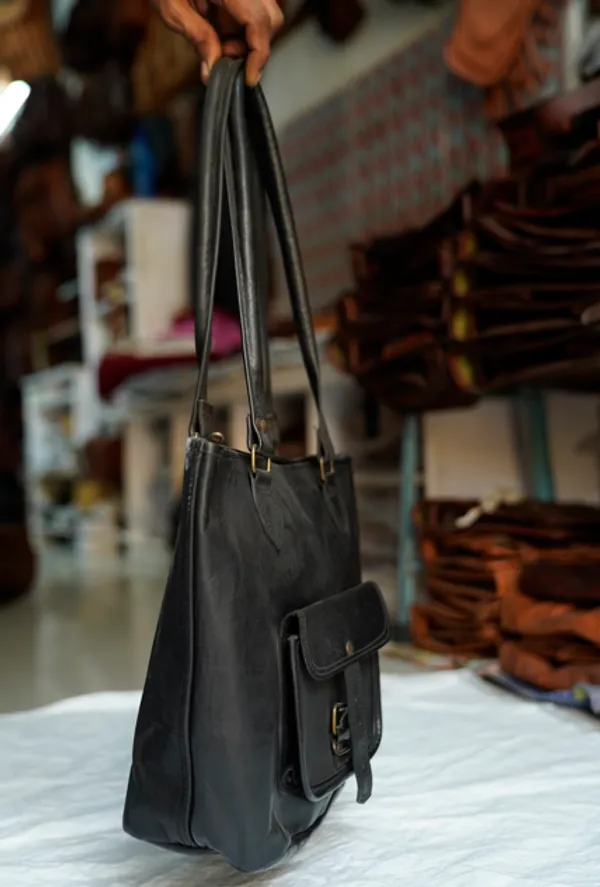 Black_And_Dark_Brown_Premium_Quality_Full_Grain_Leather_And_Internal_Pure_Cotton_Canvas_Shoulder_Purse_For_Women
