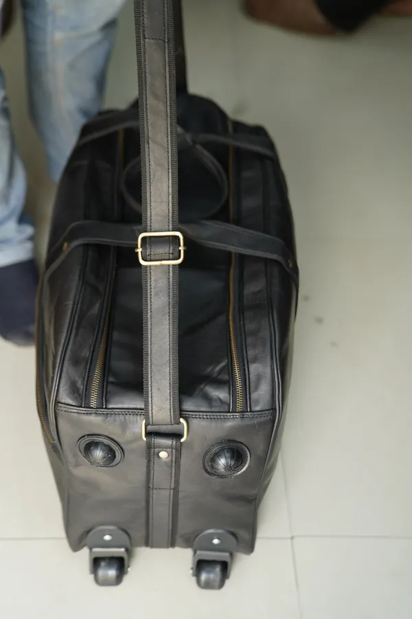 Black_Premium_Quality_Full_Grain_Leather_And_Internal_Pure_Cotton_Canvas_No_Cheap_Fabric_Used_Duffel_Bag_For_Unisex