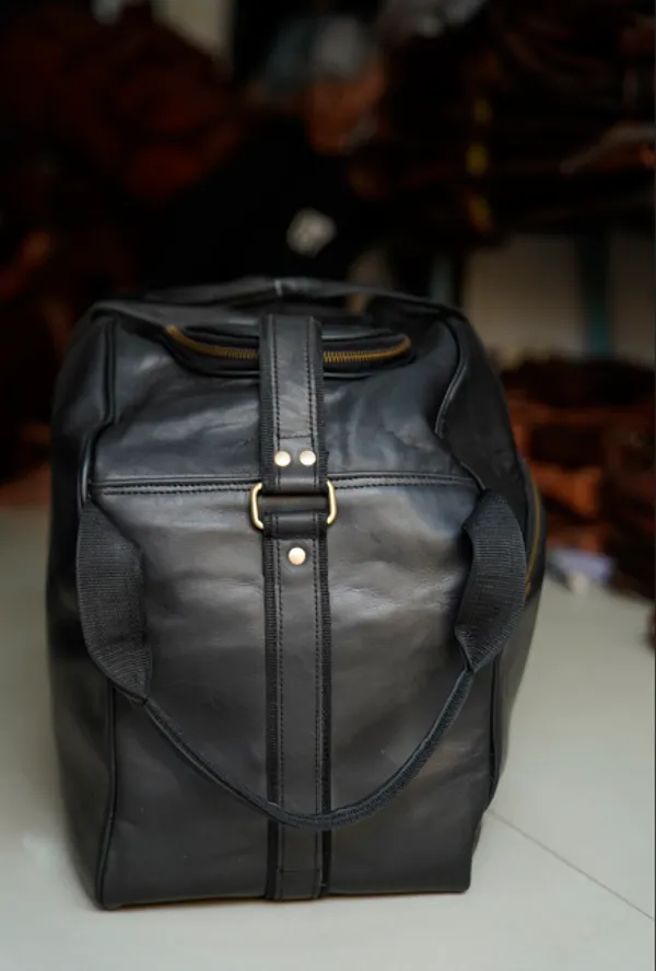 Black_Premium_Quality_Full_Grain_Leather_And_Internal_Pure_Cotton_Canvas_No_Cheap_Fabric_Used_Duffel_Bag_For_Unisex