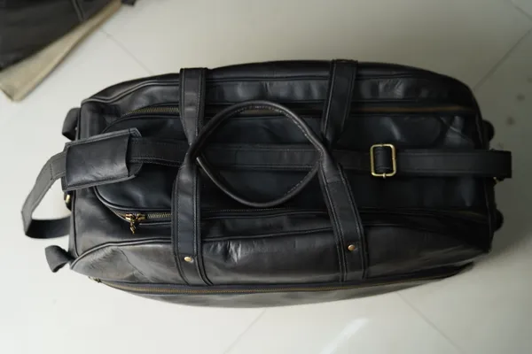 Black_Premium_Quality_Full_Grain_Leather_And_Internal_Pure_Cotton_Canvas_No_Cheap_Fabric_Used_Duffel_Bag_For_Unisex