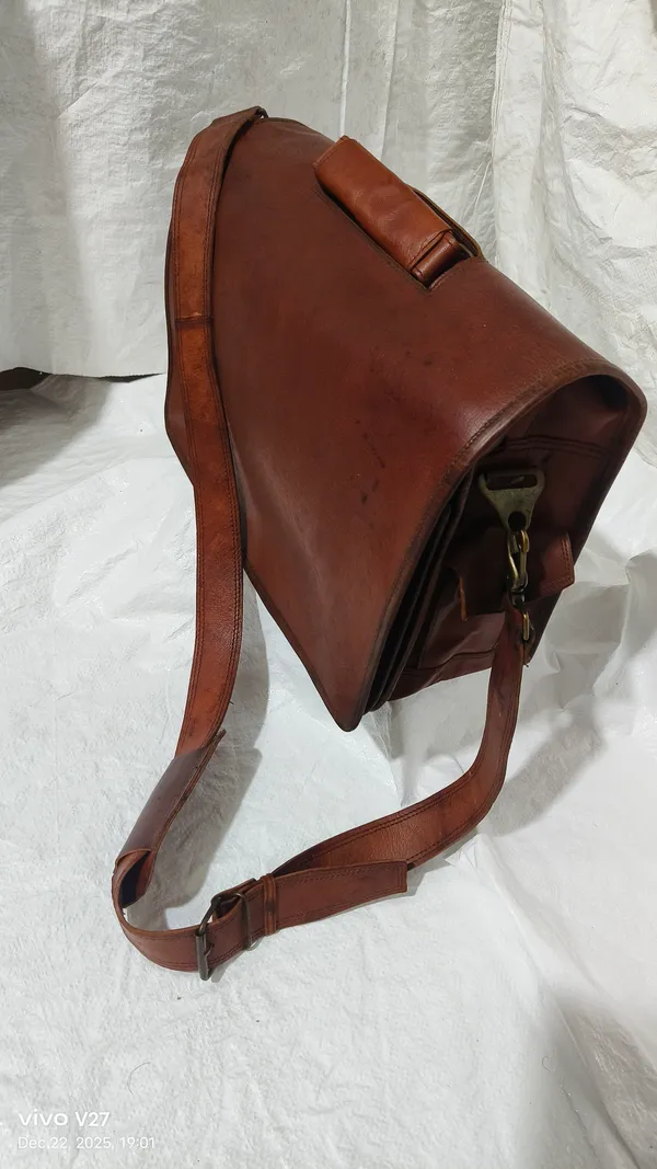 Dark_Brown_Premium_Quality_Full_Grain_Leather_And_Internal_Pure_Cotton_Canvas_No_Fabric_Messenger_Bag_For_Unisex