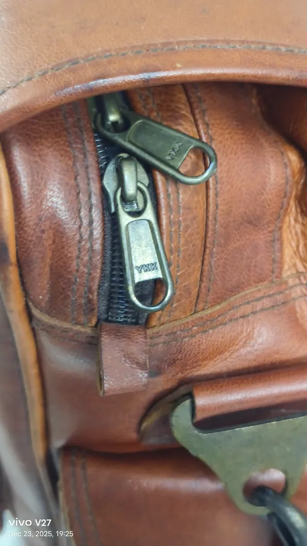 Brown_Genuine_Hunter_Leather_Distressed_Finish_Messenger_Bag_For_Unisex