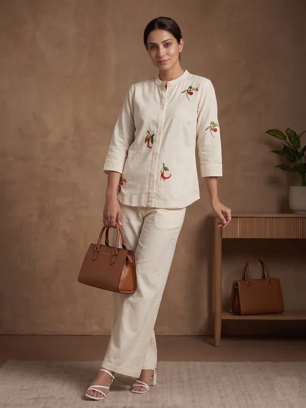 Beige_flex_cotton_shirt_with_embroidery