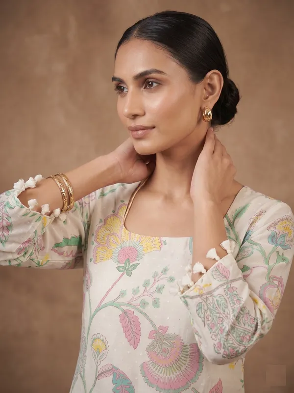 Floral_printed_beige_short_kurti