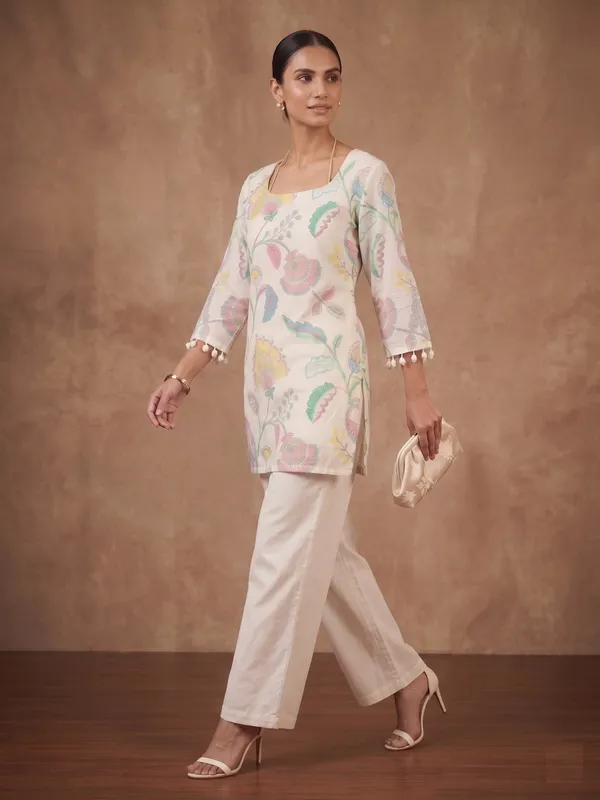 Floral_printed_beige_short_kurti