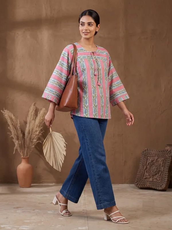 Gulabi_Kaftan_Kurti
