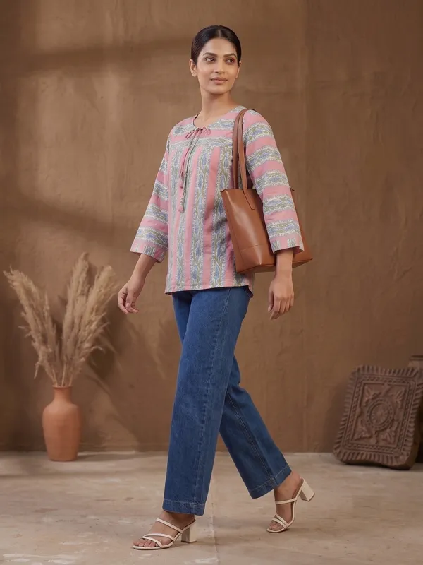 Gulabi_Kaftan_Kurti