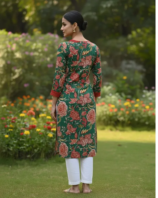 Floral_Printed_Cotton_Kurta_With_Lace_Neckline