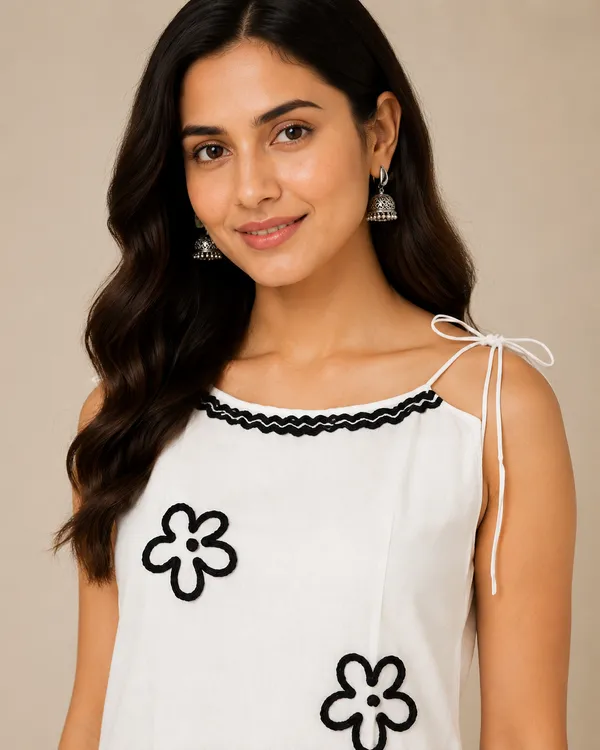 Women’s_White_Floral_Kurta_Pant_Set