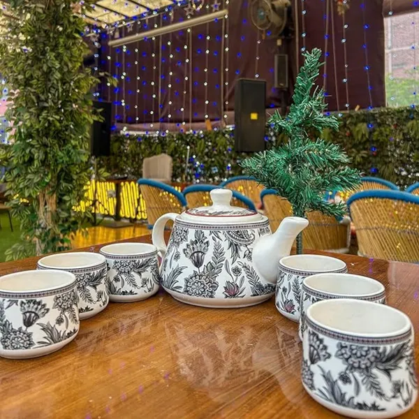 Garden_Bliss_Printed_Mat_Finish_Tea_&_Kettle_Set_-_6_Ceramic_Tea_Cups,_1_Kettle_Pack_Of_7