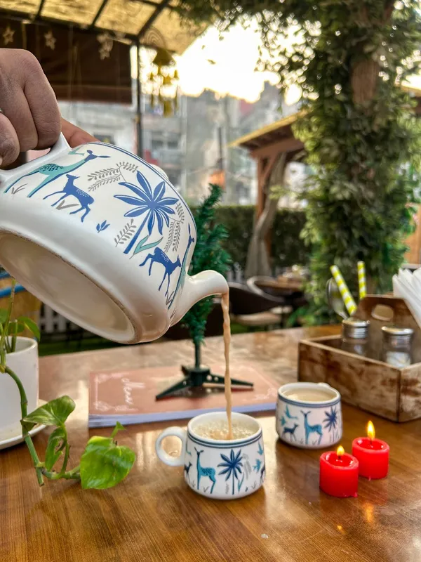 Blue_Printed_Mat_Finish_Deer_Tea_&_Kettle_Set_-_6_Ceramic_Tea_Cups,_1_Kettle_Pack_Of_7