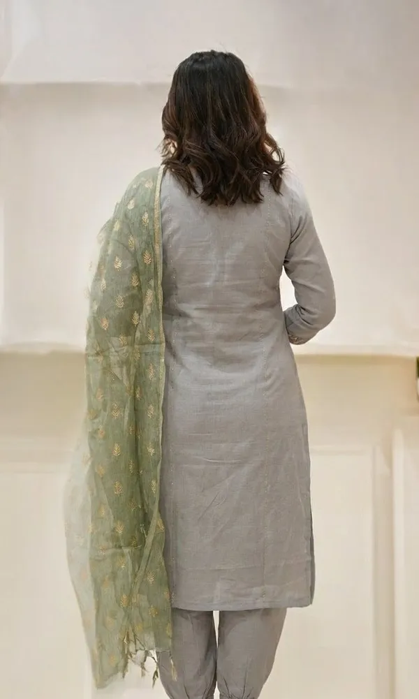 Grey_Solid_Kurta_Salwar_&_Dupatta_Set_For_Women