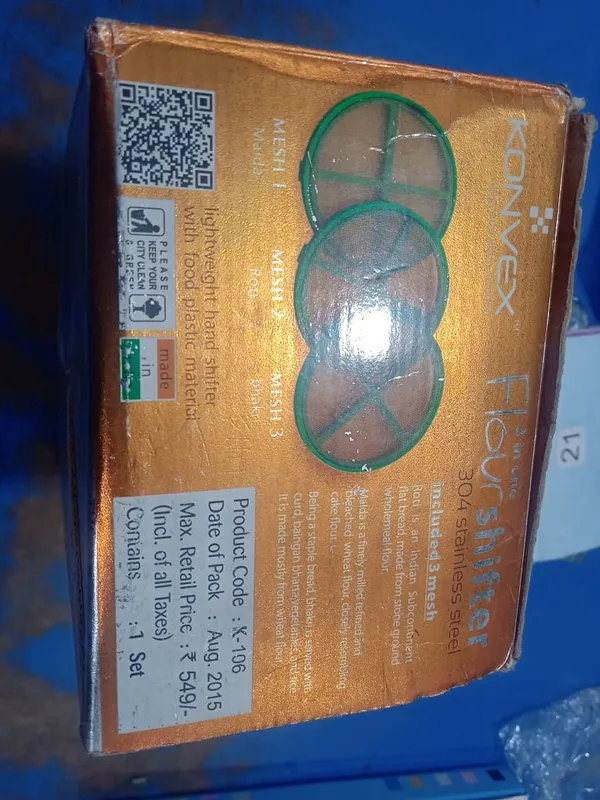 Green_Stainless_Steel,_Plastic_Flour_Shifter
