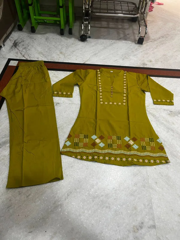 Aadhyapi_Women's_Pista_Embroidered_Kurta_Palazzo_Set