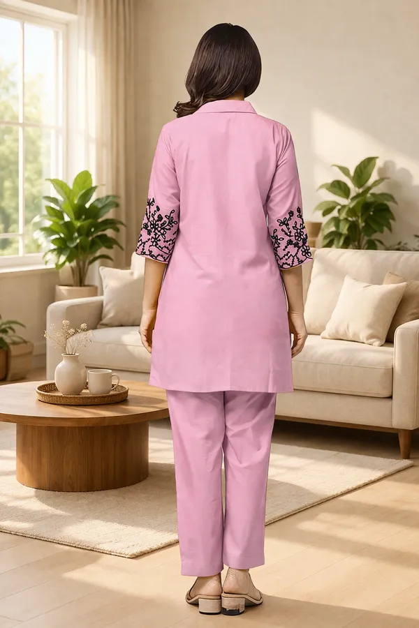 Aadyapi_Women�s_Pink_Embroidered_Kurta_Pant_Set