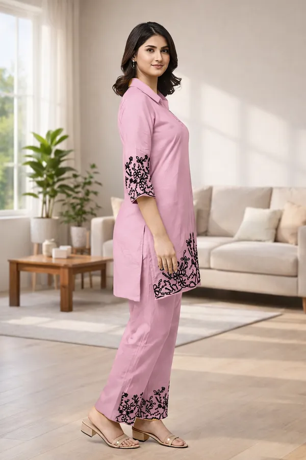 Aadyapi_Women�s_Pink_Embroidered_Kurta_Pant_Set
