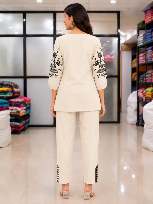 Women_Cream_Embroidered_Kurta_with_Straight_Pants_Co-Ord_Set