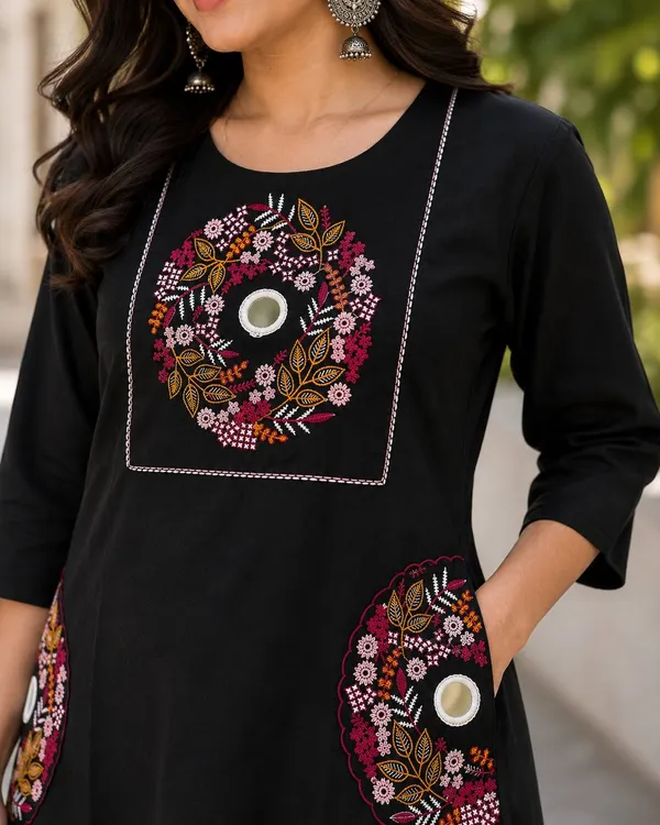Women's_Elegant_Black_Embroidered_Kurta_Pant_Set