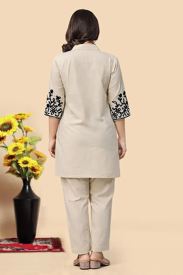 Women’s_Ethnic_Cream_Kurta_Pant_Suit