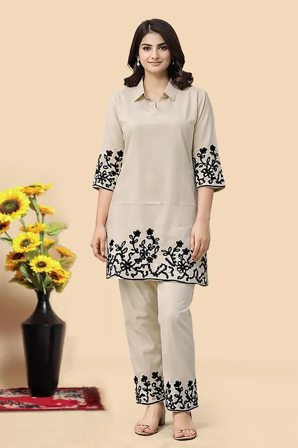 Women’s_Ethnic_Cream_Kurta_Pant_Suit
