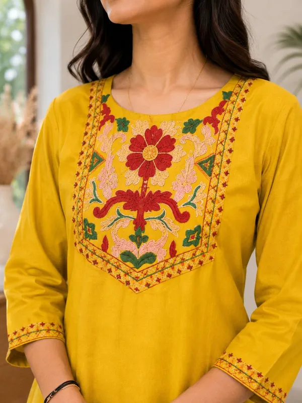 Women_Floral_Embroidered_Straight_Kurta_&_Wide-Leg_Pants_Set