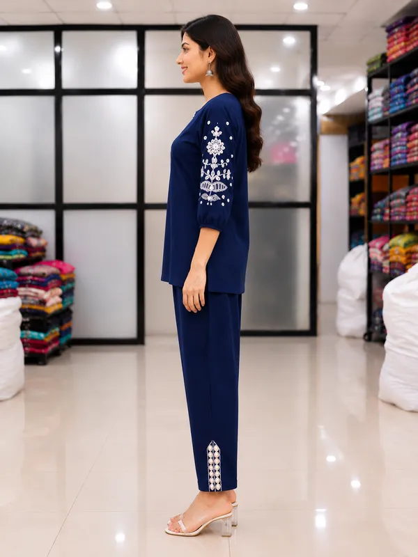 Women_Navy_Blue_Embroidered_Kurta_with_Straight_Pants_Co-Ord_Set