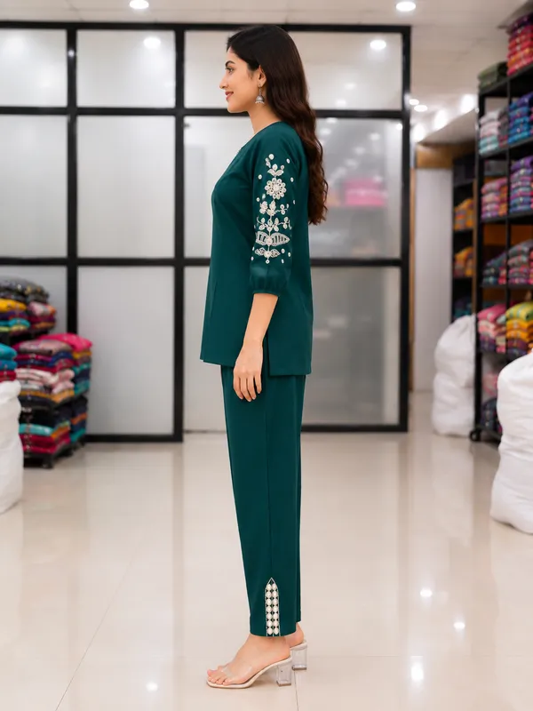 Women_Teal_Green_Embroidered_Kurta_with_Straight_Pants_Co-Ord_Set