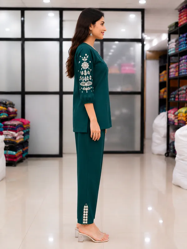 Women_Teal_Green_Embroidered_Kurta_with_Straight_Pants_Co-Ord_Set