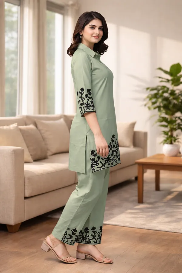 Aadyapi_Elegant_Green_Floral_Embroidered_Kurta_Set