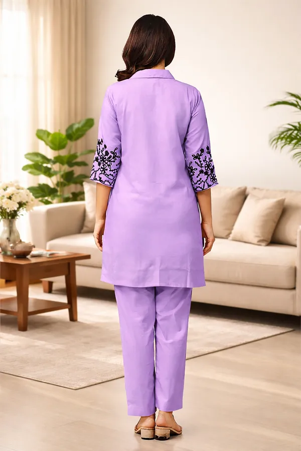 Aadyapi_Women�s_Lavender_Embroidered_Kurta_Pant_Set