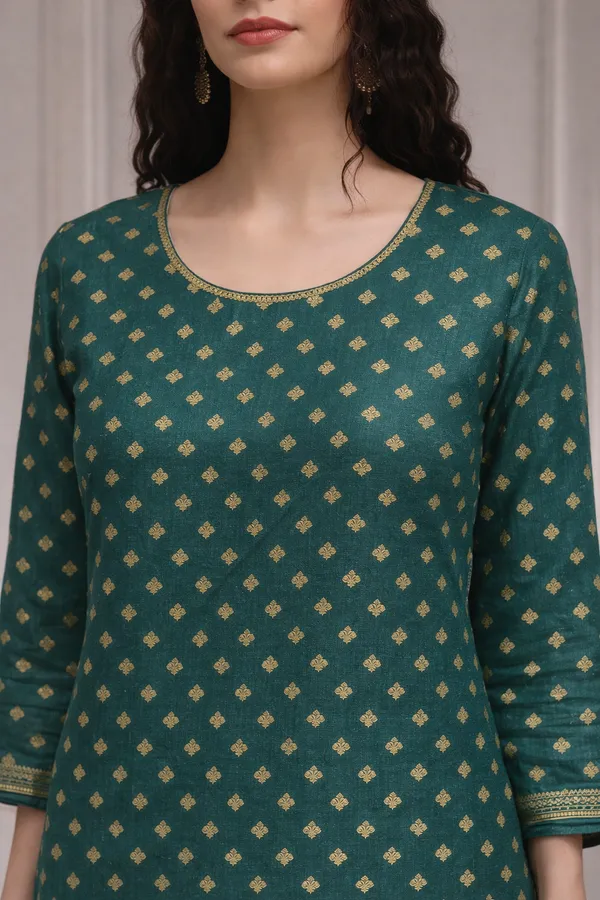Green_Heavy_Dola_Silk_Unstitched_3_Piece_Suit_For_Women