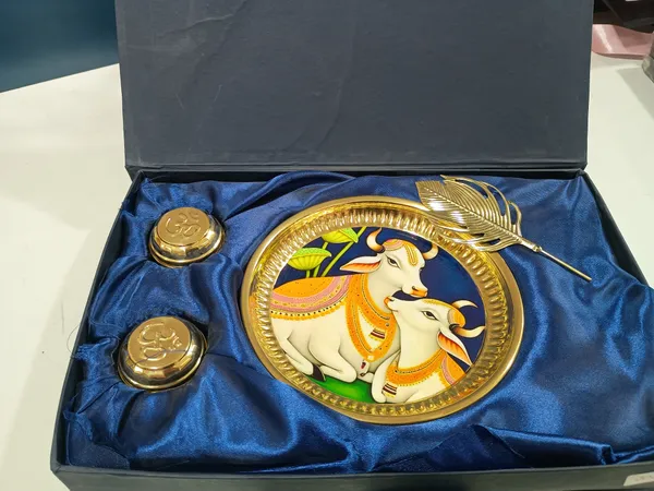 Pure_Brass_Pooja_Thali_with_Traditional_Pichwai_Cow_Art_|_Decorative_Golden_Puja_Plate_for_Home_Mandir,_Karwa_Chauth_&_Diwali