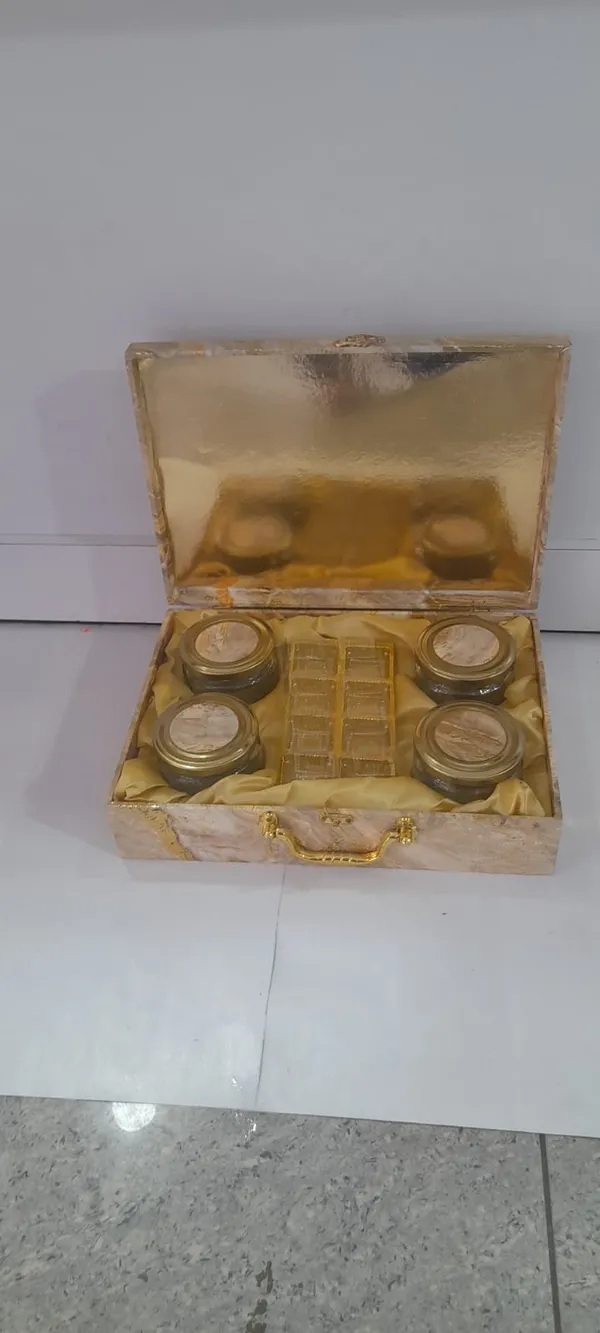 4_jar_+cavity__golden_box