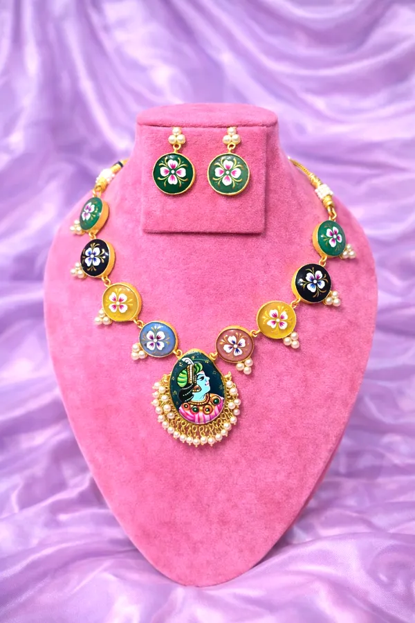 Multicolor_Brass_Kundan_Pearl_Necklace_Set_For_Women