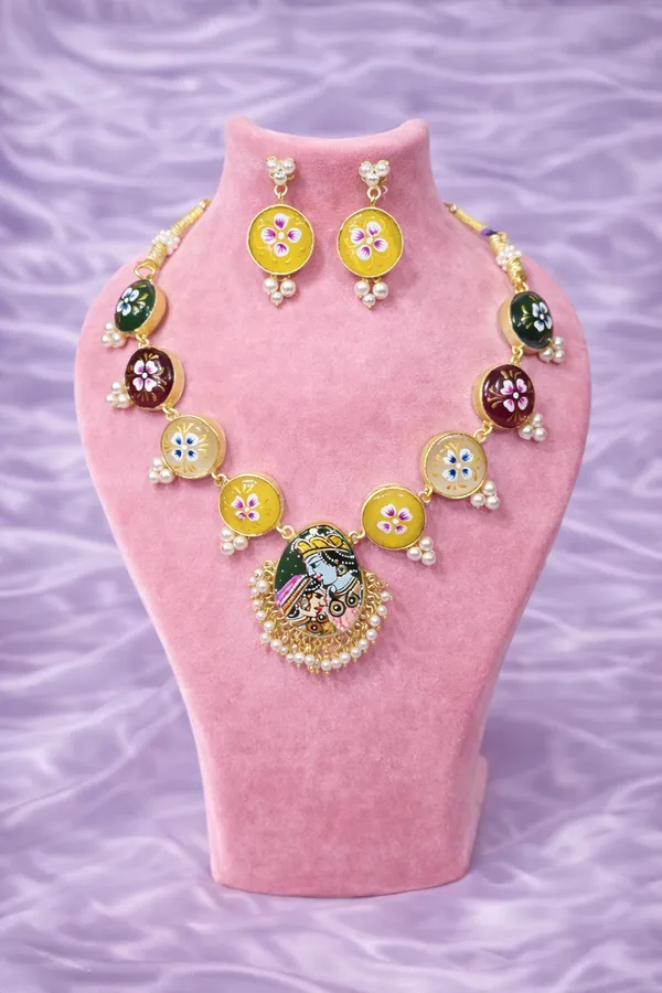 Multicolor_Brass_Kundan_Pearl_Necklace_Set_For_Women