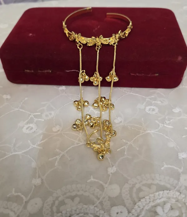 Gold_Brass_Handcuffs_For_Women