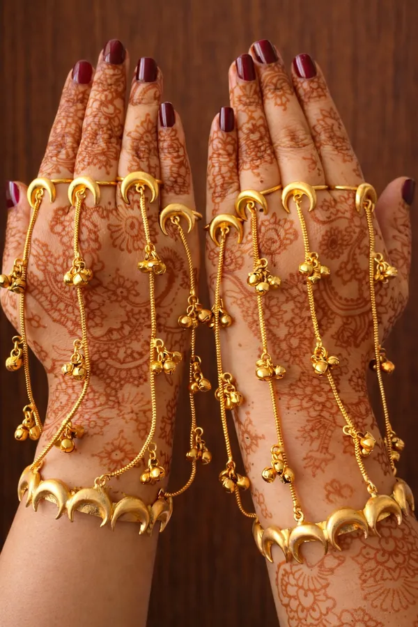 Gold_Brass_Handcuff_&_Ring_Set_For_Women