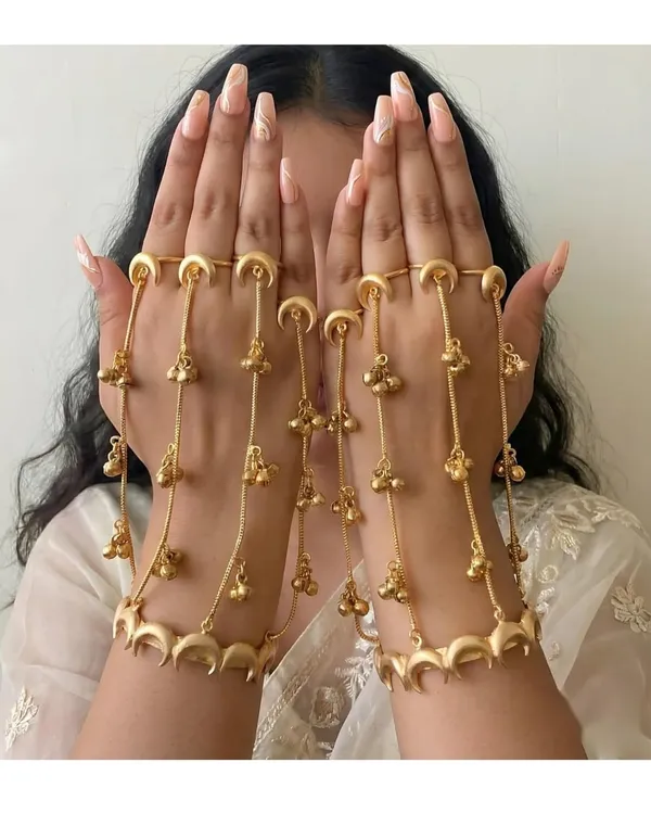 Gold_Brass_Handcuff_&_Ring_Set_For_Women