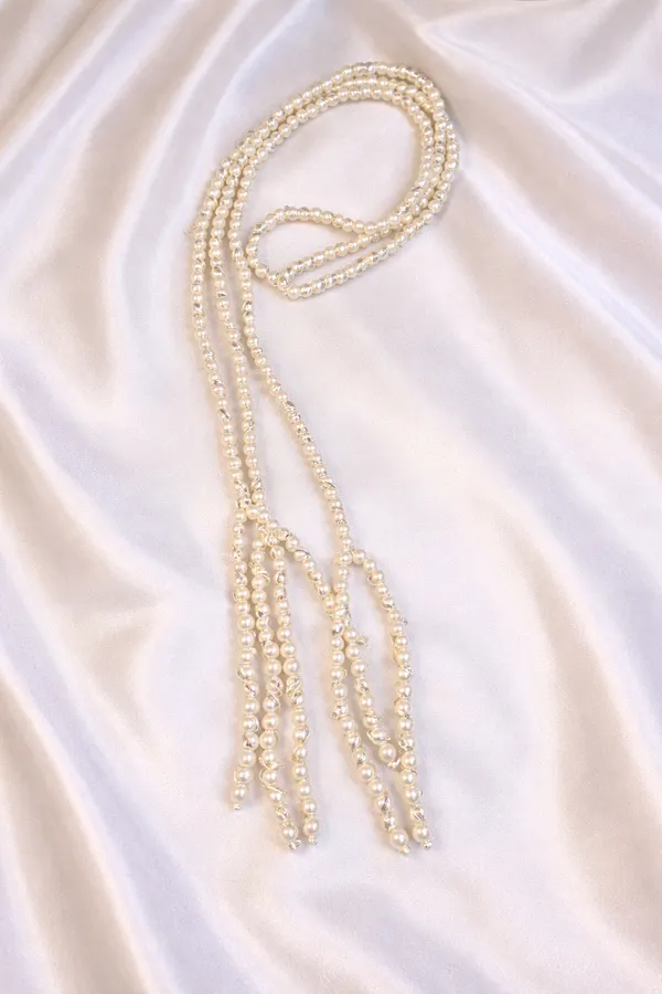 White_Pearl,_Tassels_Patiala_Shahi_Pearl_Parranda_For_Women,_Girls