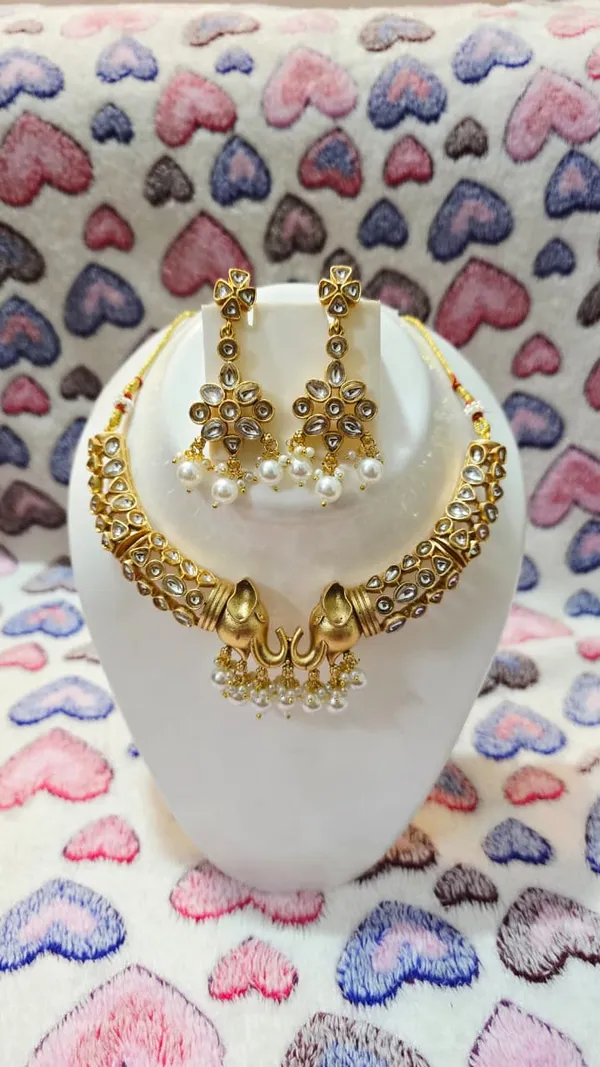 Gold_Brass_Kundan_Pearl_Bridal_Necklace_Set_For_Women