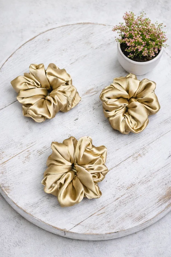 Gold_Brass_Scrunchie_Set_For_Women