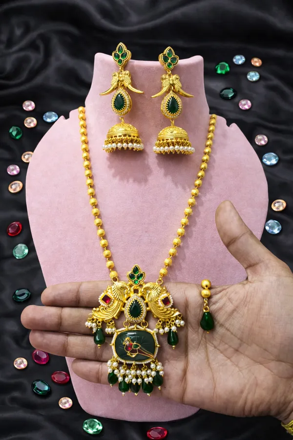 Multicolor_Brass_Kundan_Necklace_&_Earrings_Set_For_Women