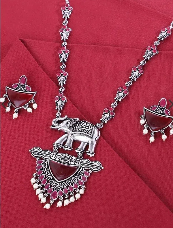 Silver_&_Maroon_Brass_Studded_&_Beaded_Jewellery_Set_For_Women