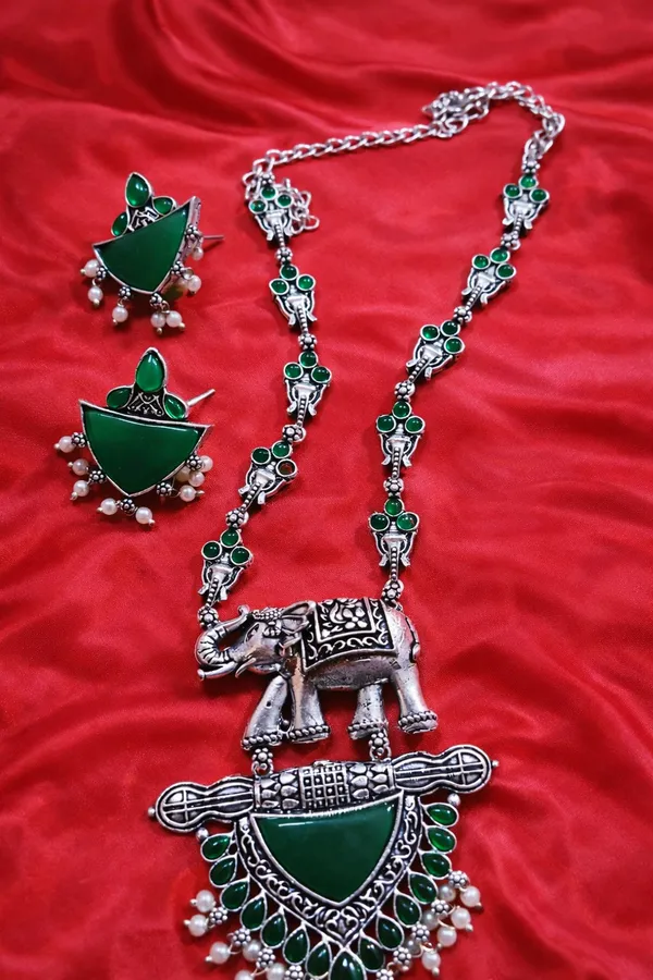 Mint_Green_&_Silver_Brass_Studded_&_Beaded_Jewellery_Set_For_Women